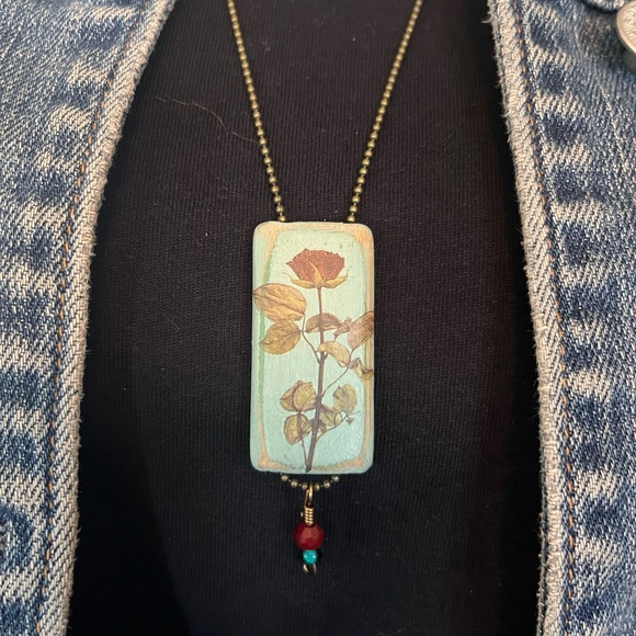 Hand Crafted Vintage Flower Necklace - Picture 3 of 3